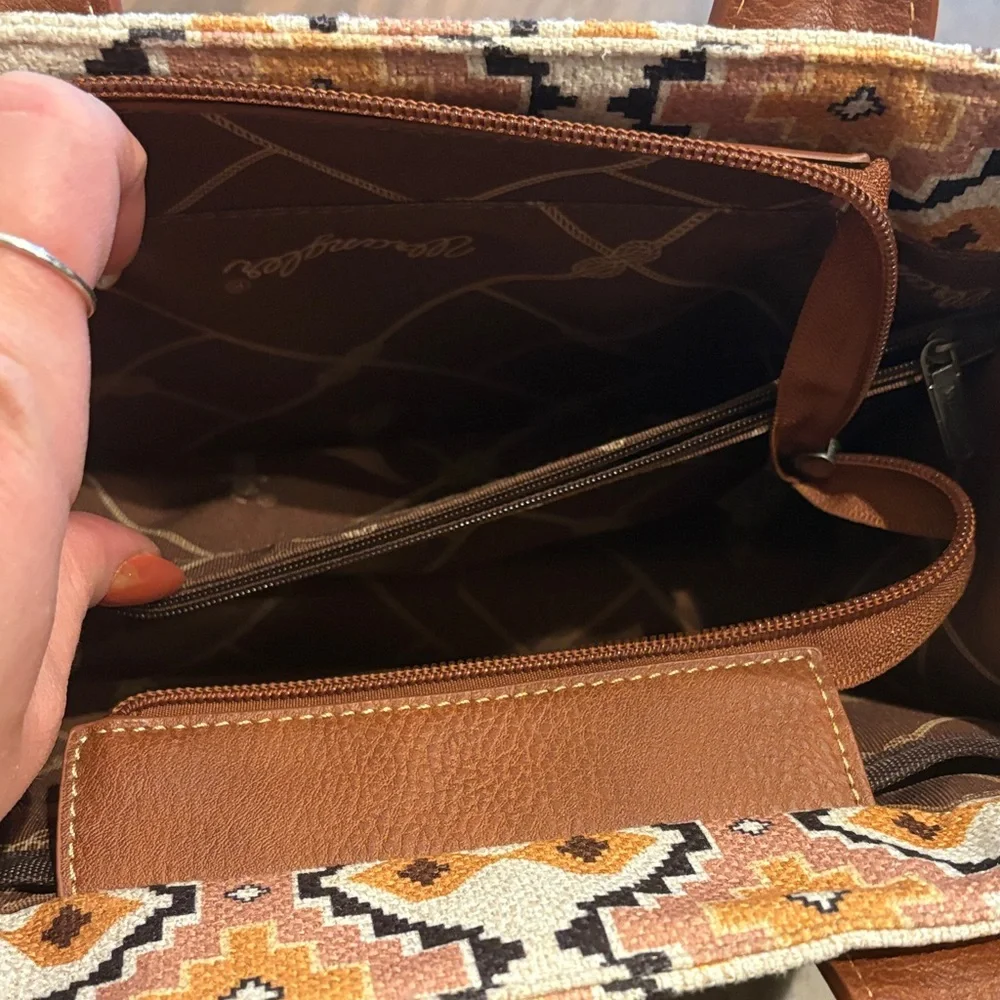 Wrangler | Tan and‎ Cream Geometric Western Bag
